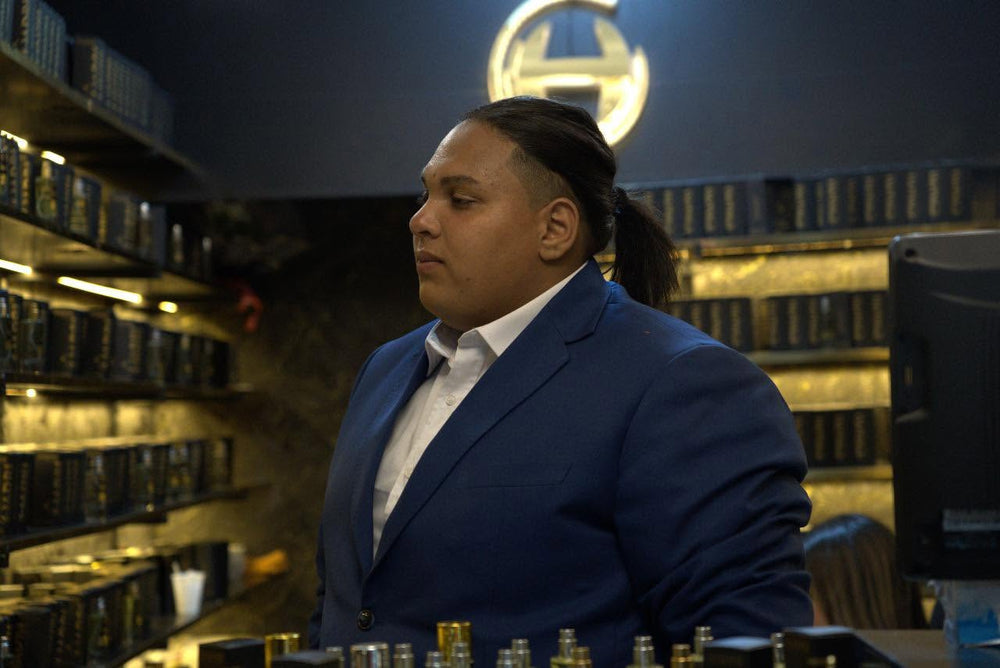 Abderrazak Hadri, fondateur de Hadri Parfums, en boutique